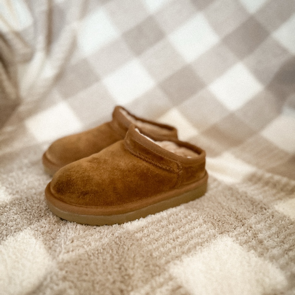 9c toddler uggs